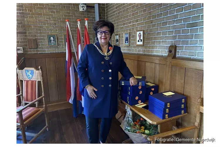 Elf lintjes in Noordwijk tijdens feestelijke lintjesregen