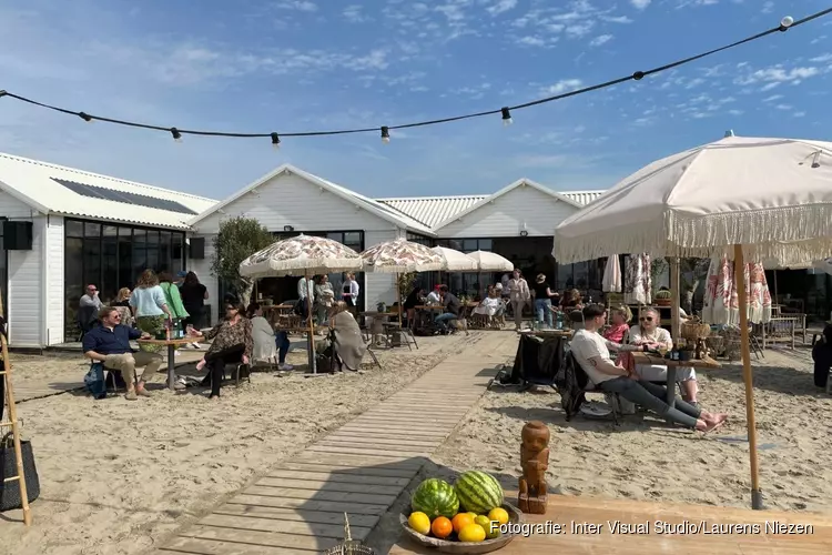 Drukte op strand Noordwijk