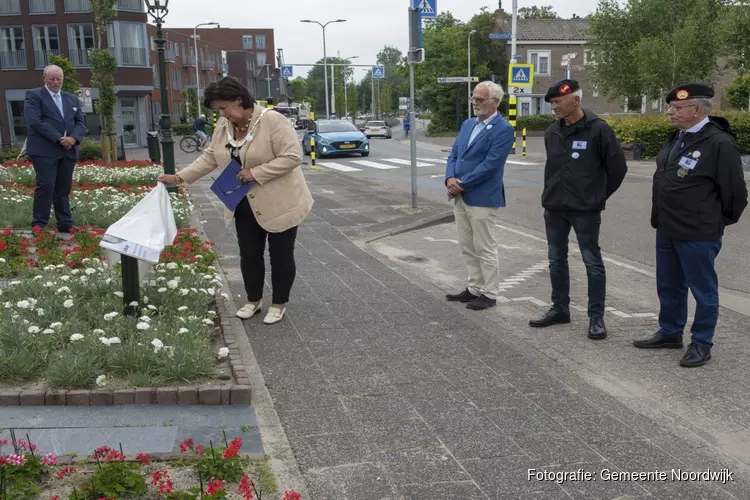 Onthulling Witte Anjer perkje