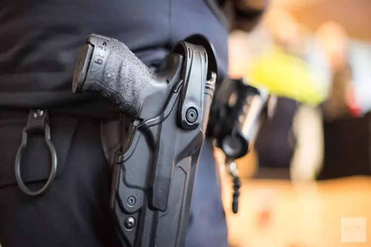 Politie schiet man in been bij aanhouding