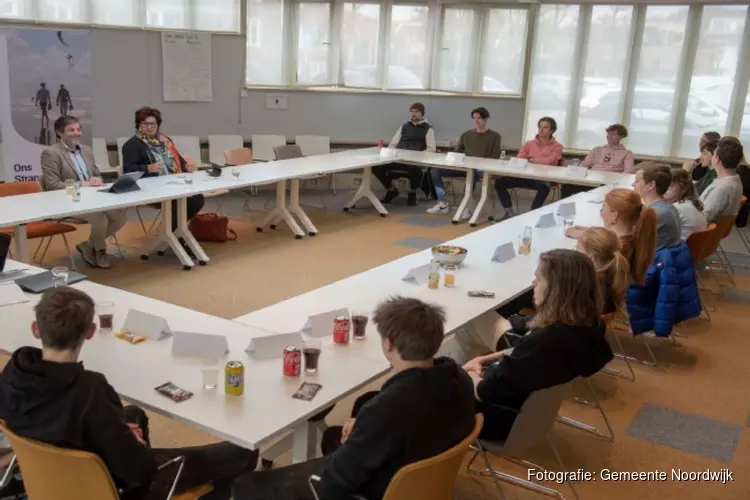 Veel gesprekstof tijdens jongerenbijeenkomst met burgemeester en wethouder