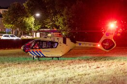 Auto crasht tegen boom in Noordwijkerhout, bestuurder zwaargewond