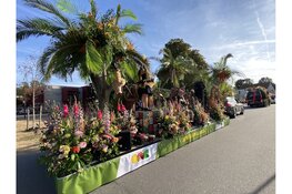 Prijzenregen voor Flower Parade Rijnsburg - Muzikaal Bloemenonthaal